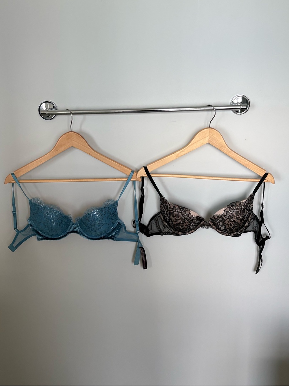 Victoria's Secret Lace Underwire Bras - Teal and Black